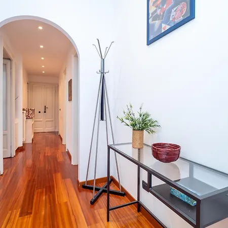 Luxury In The Most Iconic Avenue Of Apartment