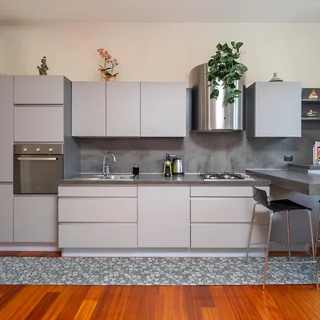 Luxury In The Most Iconic Avenue Of Apartment *