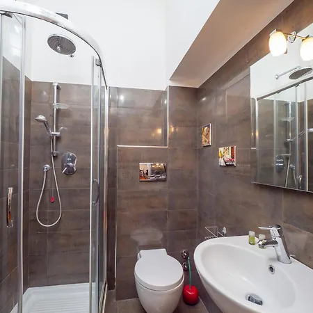 Luxury In The Most Iconic Avenue Of Apartment *